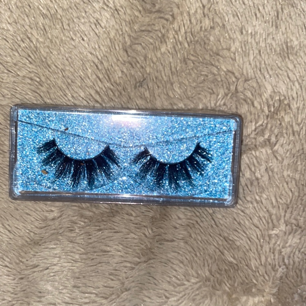 BaddieVilla lashes